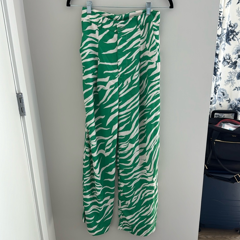 NWT Resa Silk Green Set size XS